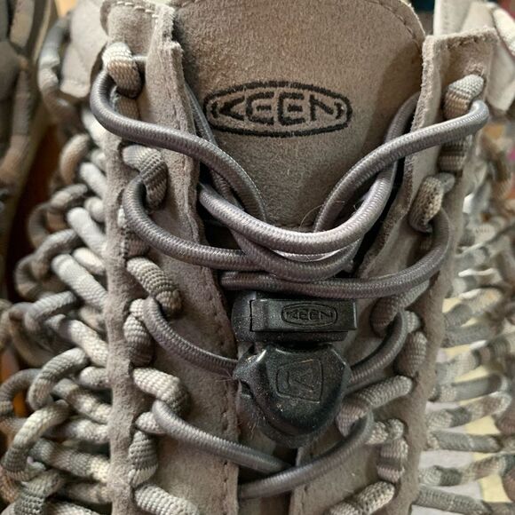 KEEN UNEEK Sandals in Light Gray Size 13 - Picture 3 of 8